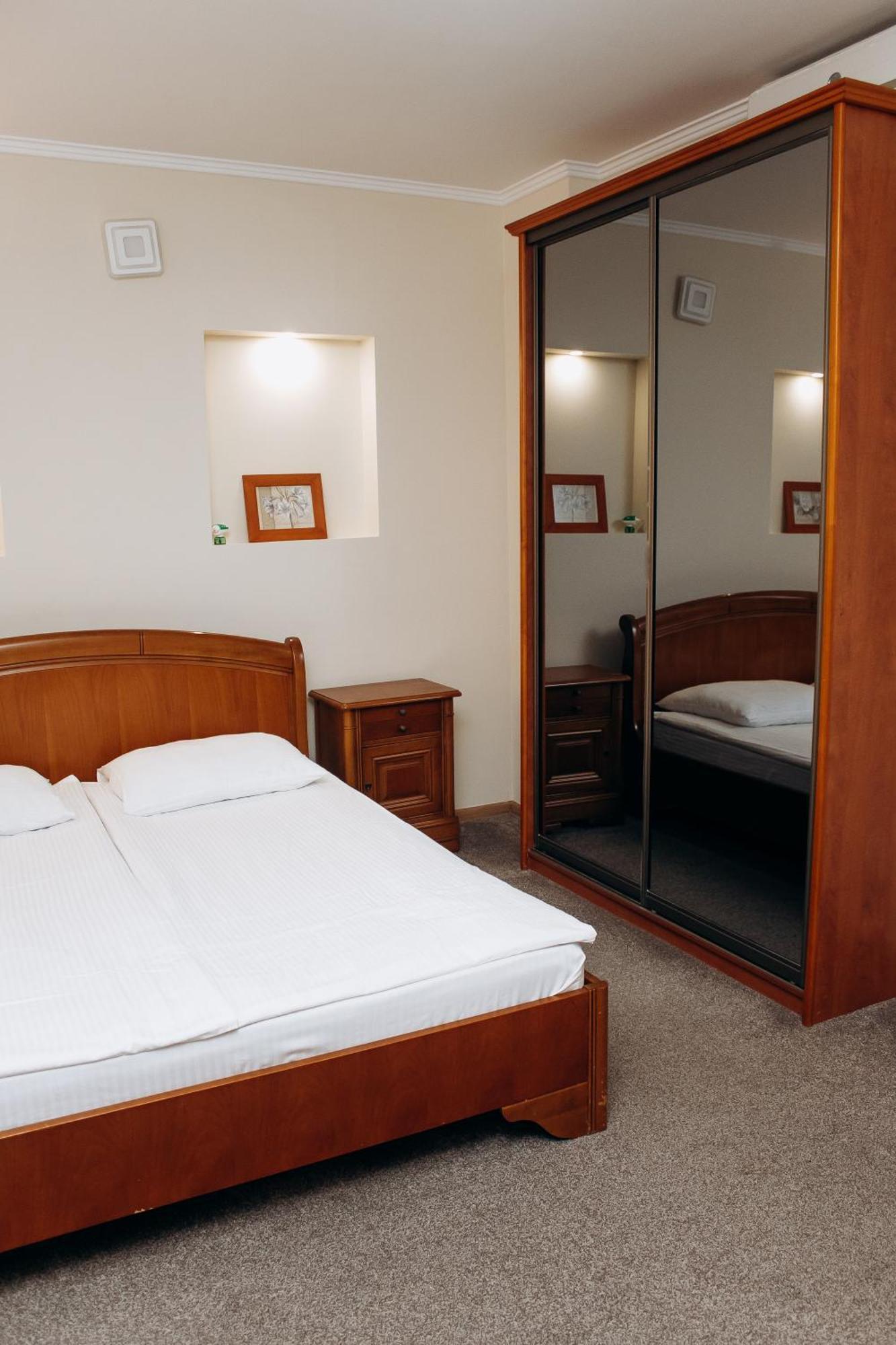 Eduard Hotel ウージュホロド エクステリア 写真