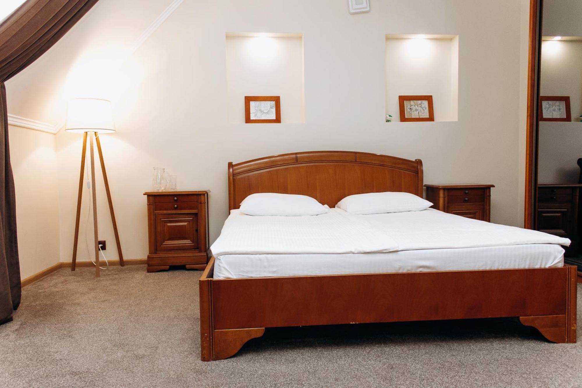 Eduard Hotel ウージュホロド エクステリア 写真
