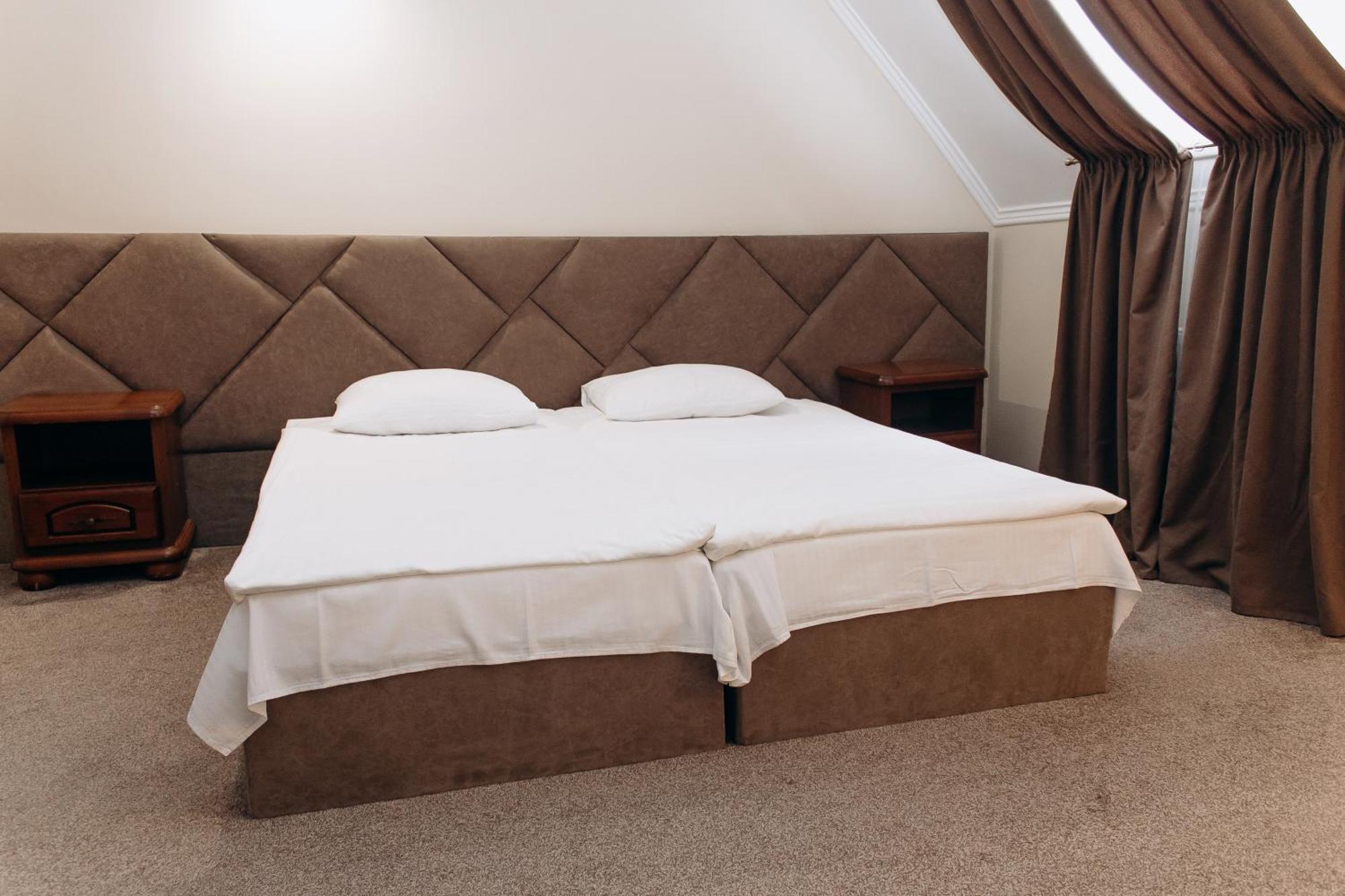 Eduard Hotel ウージュホロド エクステリア 写真
