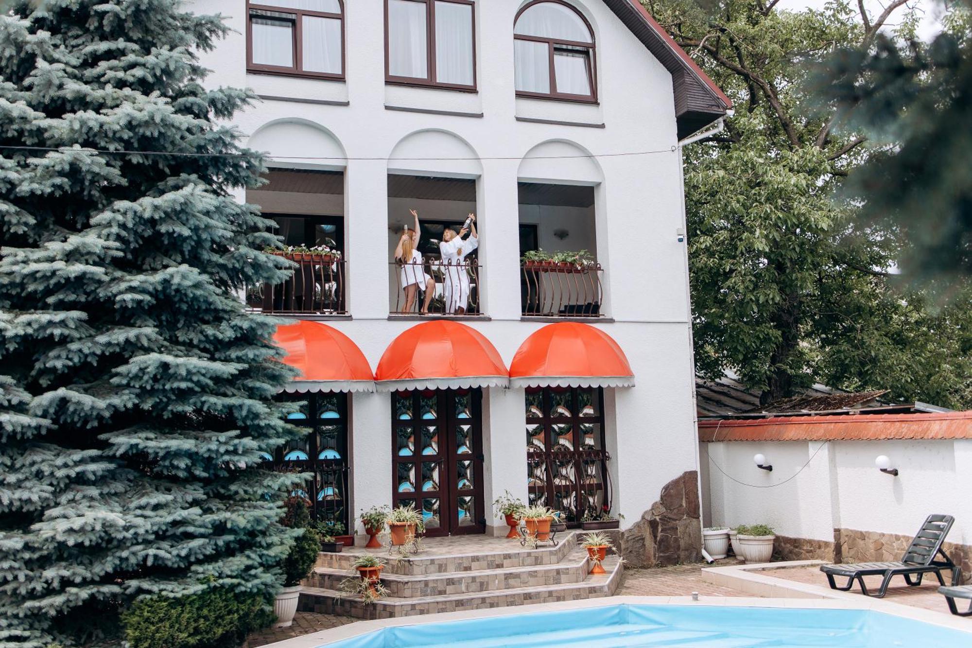 Eduard Hotel ウージュホロド エクステリア 写真