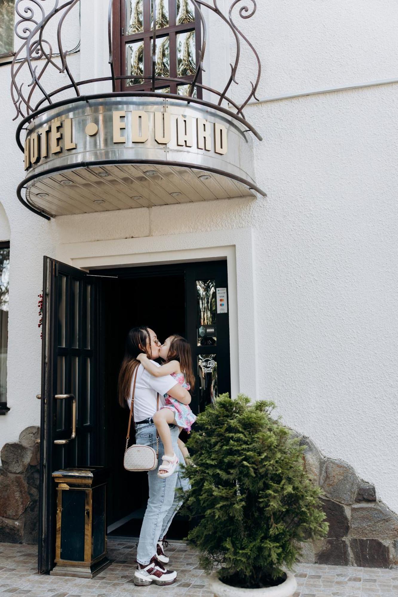 Eduard Hotel ウージュホロド エクステリア 写真